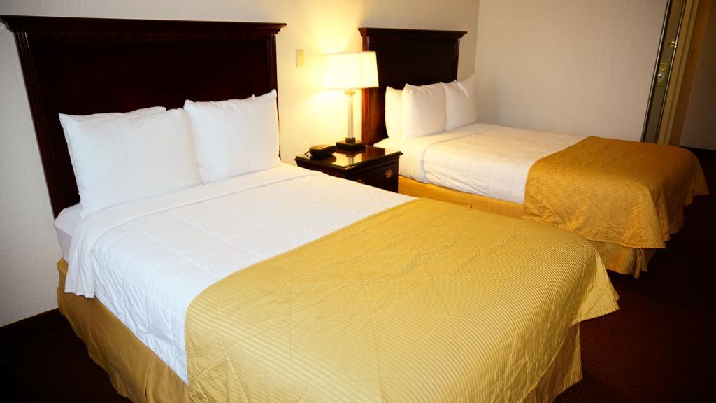 Ramada By Wyndham Wichita Airport Quarto foto