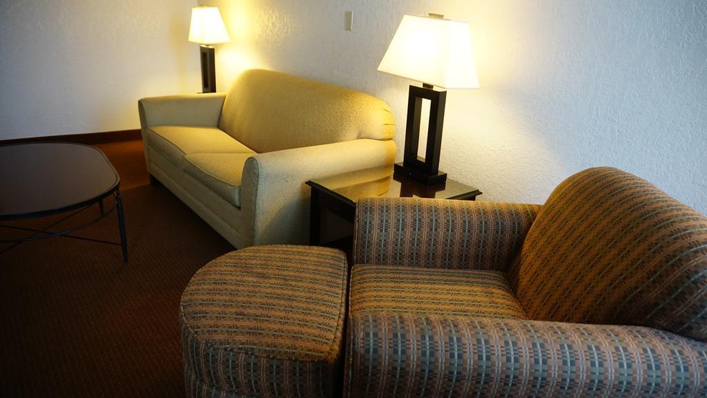 Ramada By Wyndham Wichita Airport Quarto foto