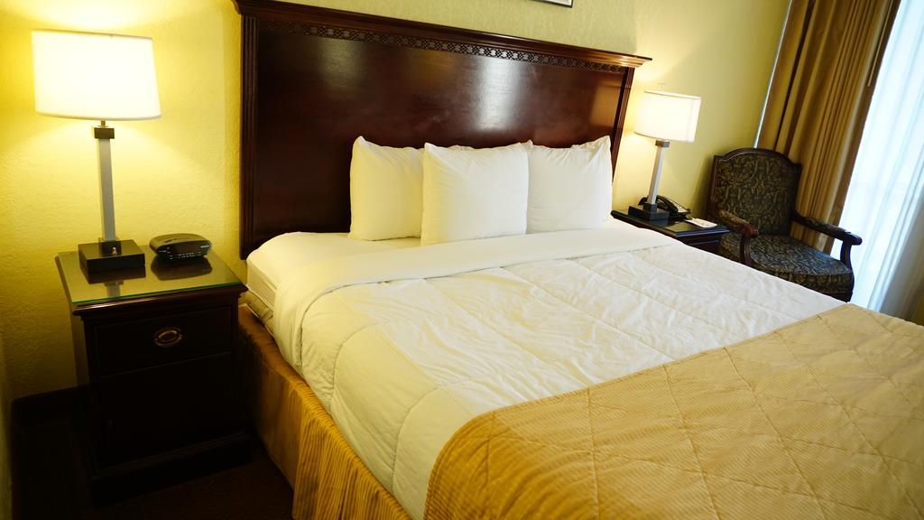 Ramada By Wyndham Wichita Airport Quarto foto