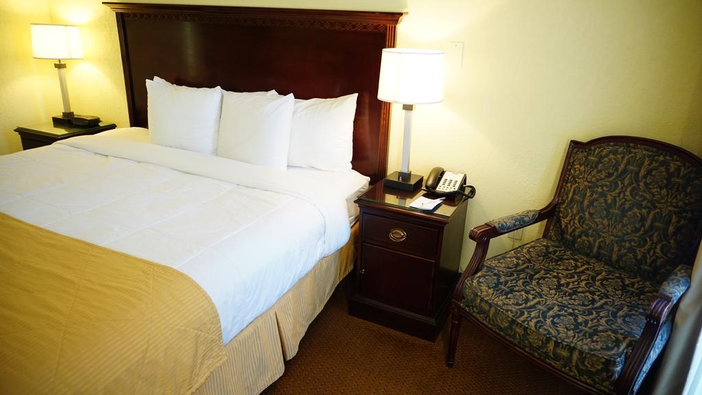 Ramada By Wyndham Wichita Airport Quarto foto