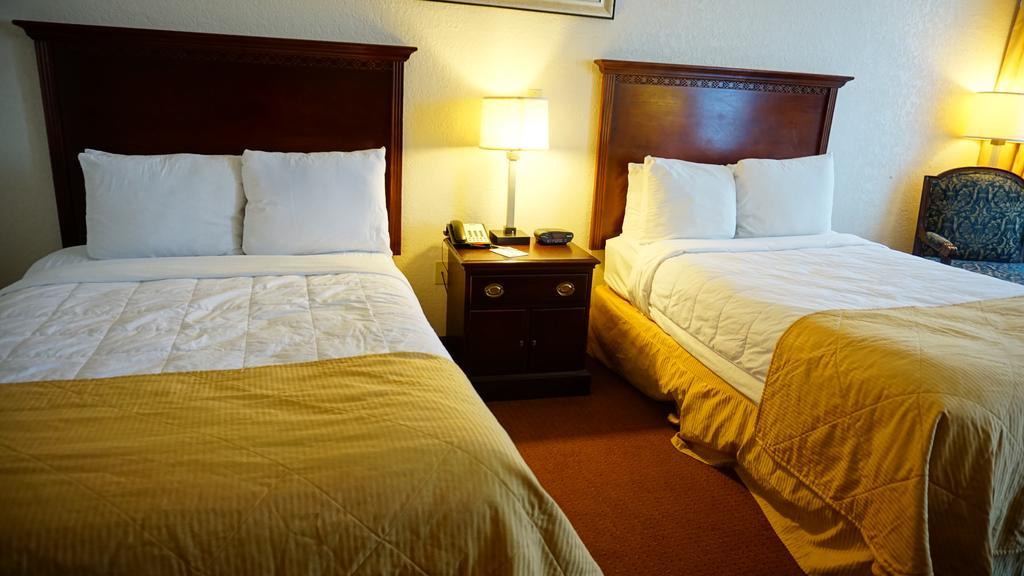Ramada By Wyndham Wichita Airport Quarto foto